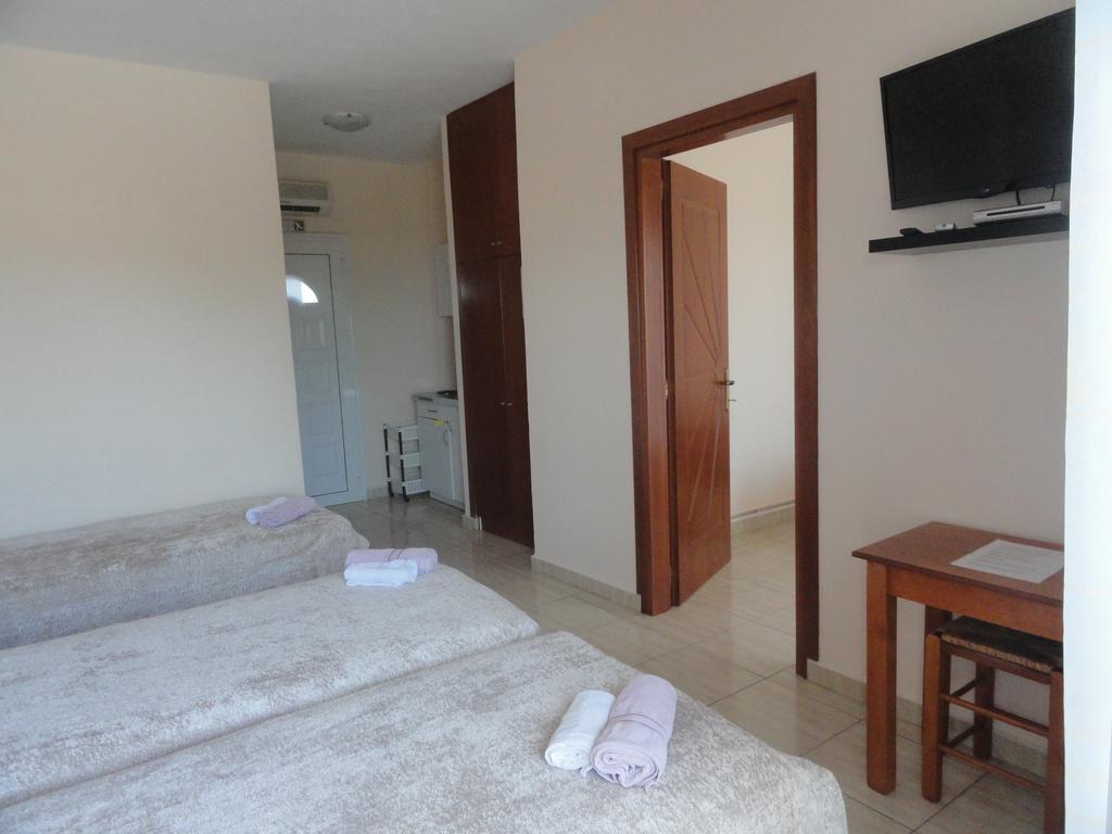Pension Delfini Asprovalta Habitación foto
